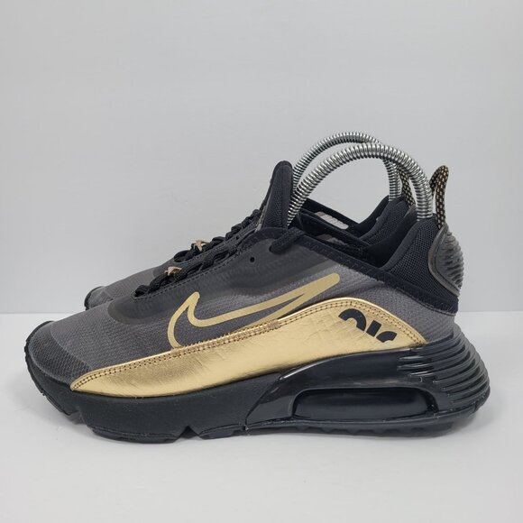 Nike Air Max 2090 Men's Black Metallic Gold Athletic Shoes DC2191-001 US Size 8 - Picture 2 of 8